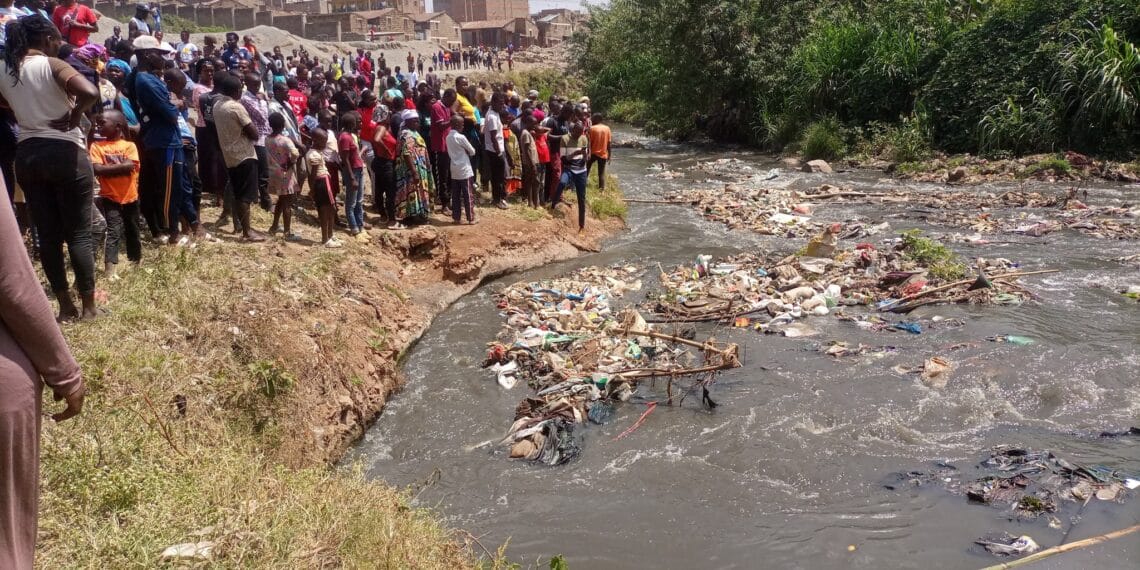 Human Body Parts Found In Sack Dumped In River Onlookers Spotted At The Scene Near The River. Photo/ Kariobangi Social Justice Centre