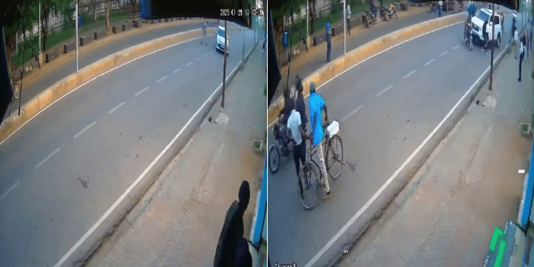 Cctv Captures Moment Of Pedestrian Attempting Suicide Before Being Struck By Vehicle Screen Grabs Of The Cctv Footage At The Scene. Photo/ Screen Grab