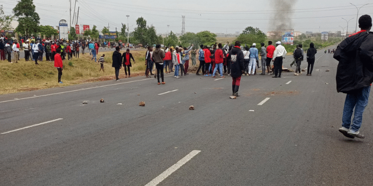 Kenya Power Restores Supply In Ku After Protests Along Thika Road Ku Students Have Blocked Thika Road At Kahawa Area. Photo/ Kenya Power