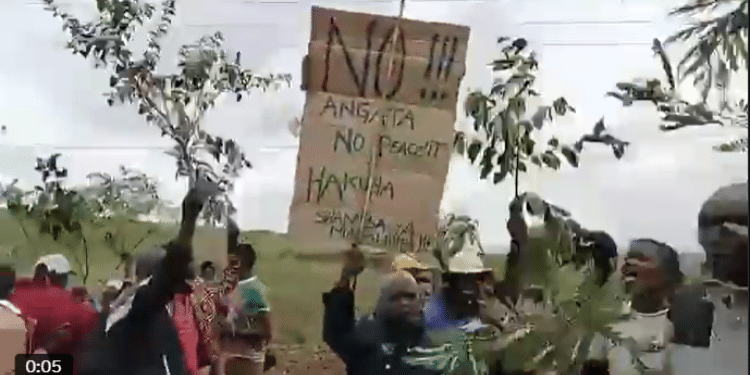 Residents Protesting At Angata Barikoi Area In Kilgoris, Narok County. Photo/ Screengrab Ugc.