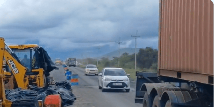 Transport Paralysed As Protesters Block Mombasa - Nairobi Highway