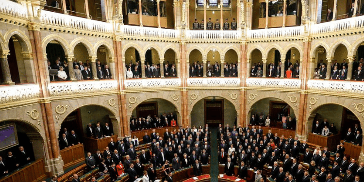Hungarian Lawmakers Vote To Quit Icc
