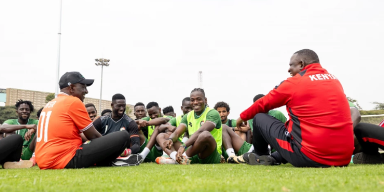 President William Ruto Poses With Harambee Stars Players At Kasarani Stadium. Photo/ Pcs