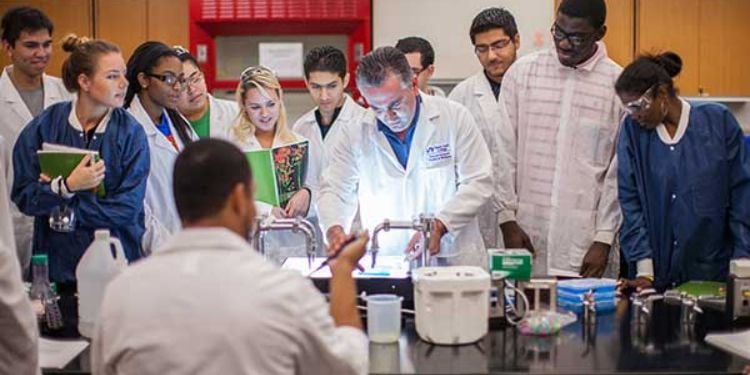 Kenyans Among 20,000 Participants Of Ksh72.5 Billion Vaccine Trial Scientists In A Lab.