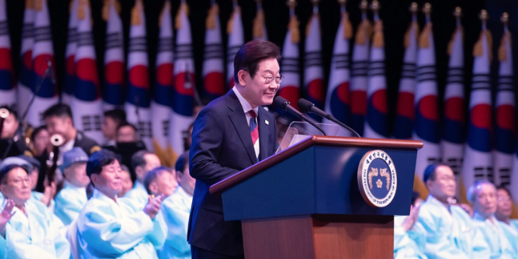 Trump Blasts South Korea-China Trade Talks Ahead Of Crucial Meeting