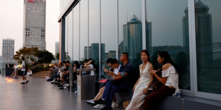 People Rest On A Terrace Of A Shopping Mall During Sunset Hour, In Beijing'S Central Business District (Cbd), China August 11, 2025. Reuters/Tingshu Wang© Thomson Reuters