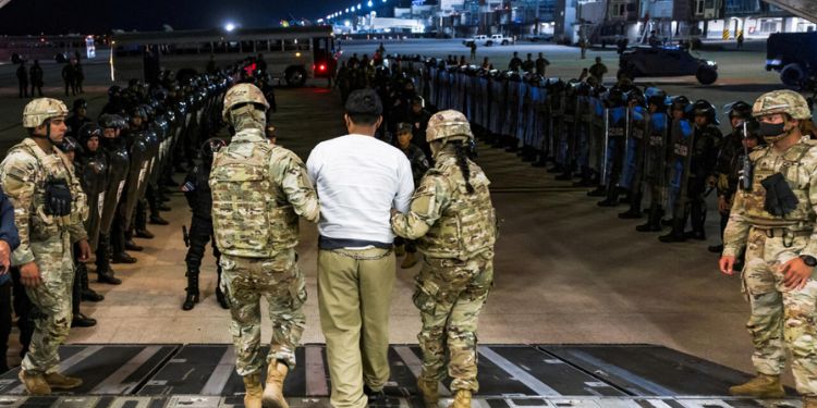 Us Military Personnel Escort An Alleged Gang Member Deported By The Us.