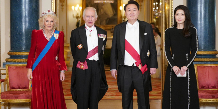Trump Honored With South Korea’s Highest Award Amid Diplomatic Talks Trump Awarded The Grand Order Of Mugunghwa By President Lee
