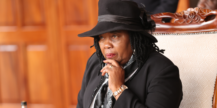 Ida Odinga Lectures And Chases Away Rowdy Mourners Ida Odinga Lecturing And Chasing Away Rowdy Mourners