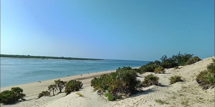 Somali Refugees Welcomed As Family In Kenya’s Kiunga Border Town Aak Raises Alarm As Lamu Shela Dunes Face Encroachment
