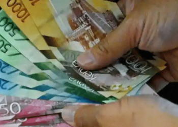 Someone Holding Kenya Banknotes File Photo/Pool